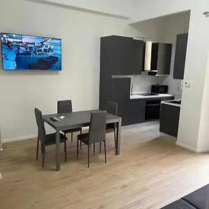 Ampio Bilocale Zona Navigli Apartamento Milán